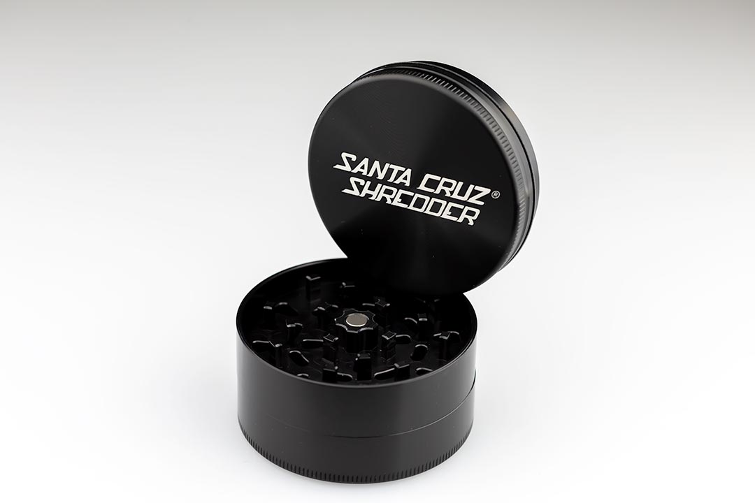 Santa Cruz Shredder Large 3 Piece grinder Herbgrinderz